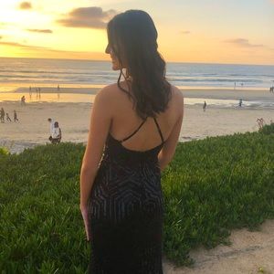 Form prom dress. Black sequins. Windsor. Size S.